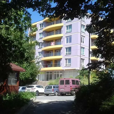 Uzhen Plazh